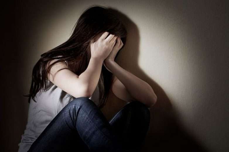 Καταγγελία για βιασμό 28χρονης από δύο άνδρες στην Κυλλήνη