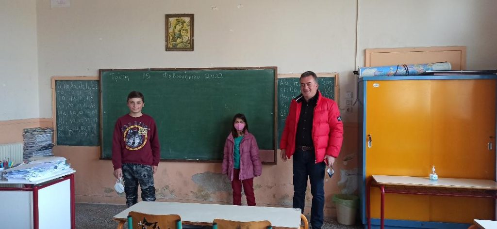 Επίσκεψη Δ. Κωνσταντόπουλου στο Δημοτικό Σχολείο Εφύρας