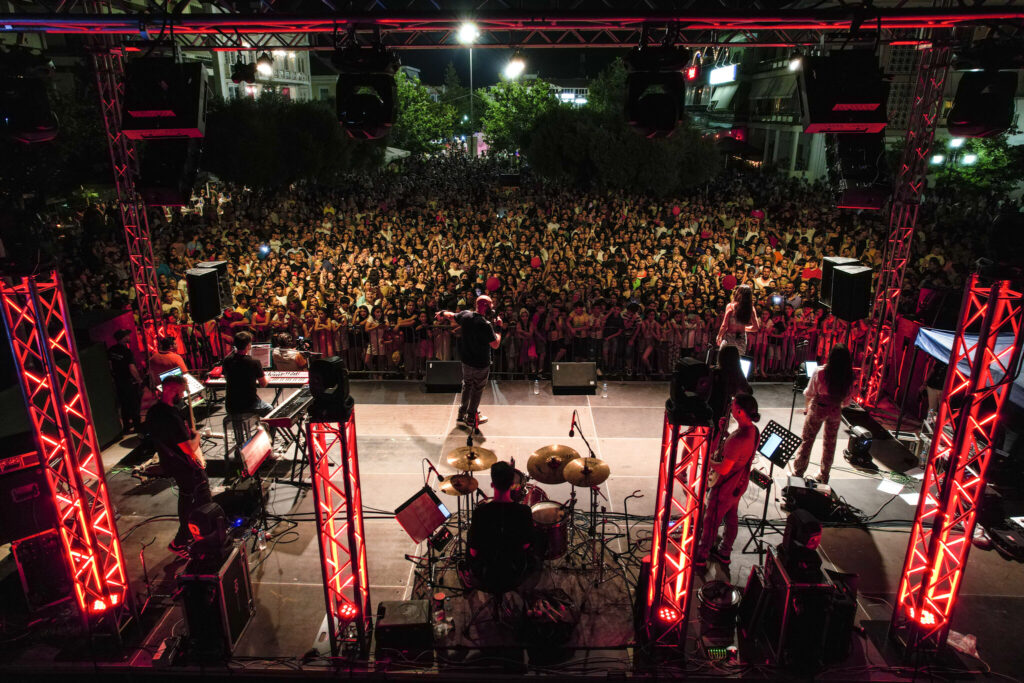 ΔΗΜΟΣ ΠΥΡΓΟΥ: Τεράστια επιτυχία η συναυλία των Stavento-Ήβη Αδάμου στην πλατεία της πόλης